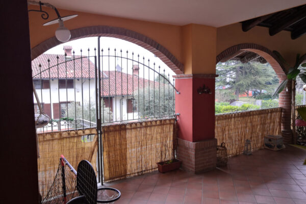 INGRESSO 2 CON INFISSO VETRO